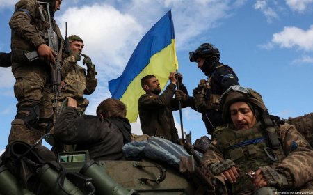 Украины зэвсэгт хүчин гол тосгонуудын нэгийг орхин ухарчээ