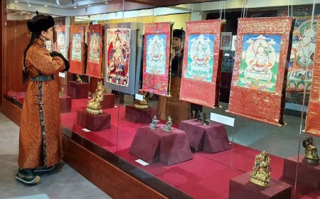 Өглөгт охин одтой, дөрвөн ногоон мэнгэтэй хөхөгчин туулай өдөр