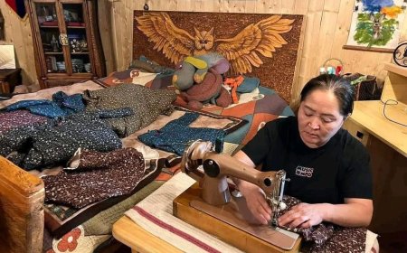 Жангүм Одноо: Жангүм нь 4 хоног сууж малчдын хүүхдүүдэд 12 баривч, ээжүүдэд 9 дулаахан дээл, 40 ширхэг нэмнээ оёлоо