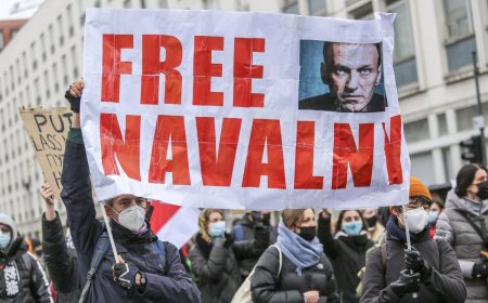 Навальныйг ялтан солилцоонд хамруулахгүйн тулд алсан гэж  мэдэгдлээ