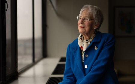 Тэрбумтны эхнэр анагаахын сургуульд нэг тэрбум долларын хандив өгч, оюутнууд үнэ төлбөргүй сурна