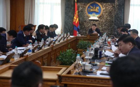 Засгийн газар хуралдаж, зуданд нэрвэгдсэн  айл өрхөд 8-15 сая төгрөг өгч малжуулах  болон  сурагчдын улирлын  амралтанд өөрчлөлт оруулахаар хэлэлцэж байна