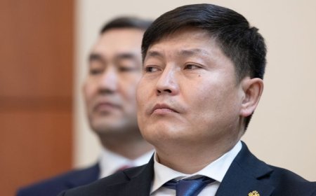 Х.Нямбаатар: З.Энхболд оо, шүүх хуралдаа гутлаа тослоод, зангиагаа зүүгээд оч