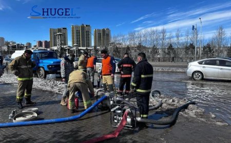 Яармаг орчимд цас, мөс хайлсны улмаас замд тогтсон усыг соруулж дуусгажээ