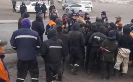 Цагаан хад суурьшлын бүсэд Монголын жолооч, тээвэрчид ажил хаялт эхлүүллээ