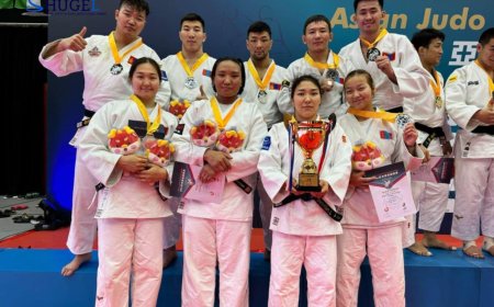 Ази тивийн аварга шалгаруулах тэмцээний холимог багийн төрөлд багаараа мөнгөн медаль хүртлээ