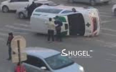 4 машин мөргөлдөж, түргэний машины жолооч хавчуулагдаж, эмч гэмтжээ