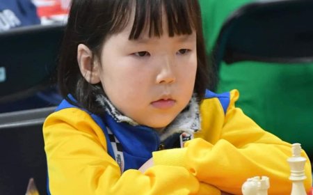 Найман настай Монгол охин дэлхийн шатарын аварга боллоо