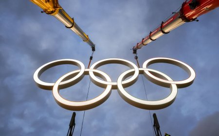 Эйфелийн цамхаг олимпын цагаригаар өнгө нэмлээ