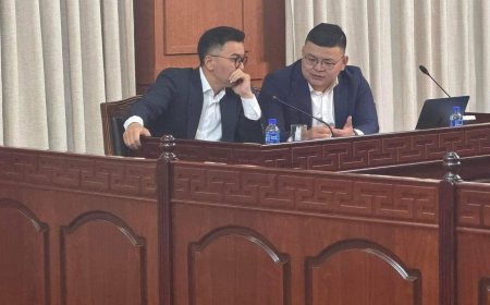 Үндсэн хууль зөрчсөн эсэх маргааныг яг одоо ҮХЦ -ийн дунд суудлын хуралдаанаар хэлэлцэж байна