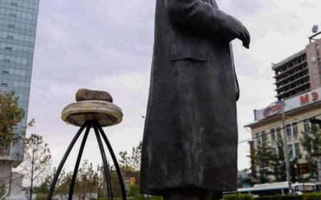 С.Зоригийн хөшөөг гинжилжээ