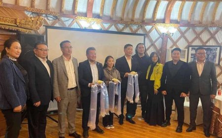 ОУХМ  Б.Баасанхүүд Шинэ-Идэр сумын нутгийн зөвлөл 30 сая төгрөг, иж бүрэн тохижилттой байшин бэлэглэжээ