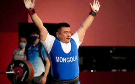 Э.Содномпилжээ эхний захиалгаа 243 кг-аа амжилттай өргөж, одоогоор 2-рт бичигдэж байна