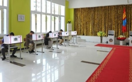 Нэр дэвшигчдэд үнэмлэх гардуулснаар сонгуулийн сурталчилгаа албан ёсоор эхэлнэ