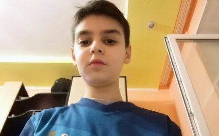 16 настай хүүг ''улс төрийн хоригдол''-оор яллажээ