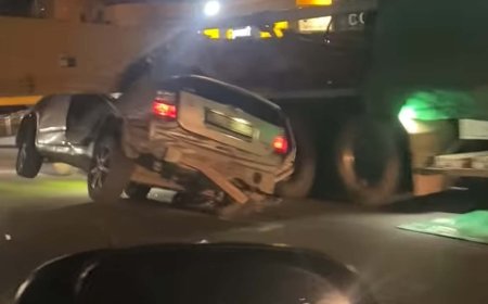 Помп машиныг приус 20 маркын автомашин мөргөжээ