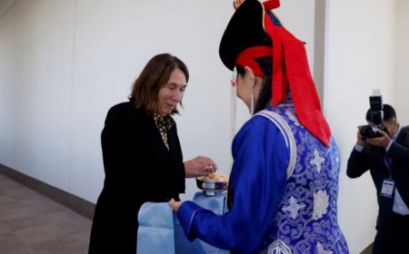 Австралийн парламентын Сенатын танхимын Ерөнхийлөгч Сюзан Лаянс Монгол Улсад ирлээ