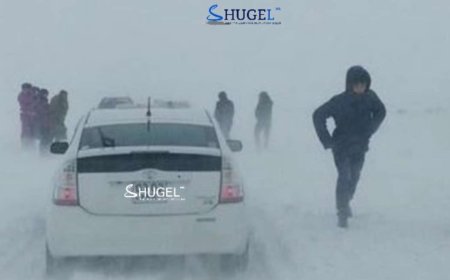 Бага насны хоёр хүүхэдтэй автомашиныг олж, тусламж үзүүлжээ