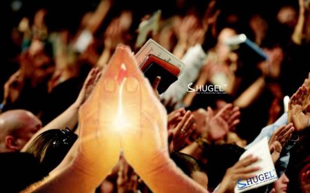 Дэлгэрүүлэгч одтой, хөх бар өдөр