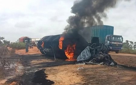 Шатахуун тээвэрлэгч машин хурдны зам дээр осолдож, 147 хүн амь үрэгдсэн явдал Нигерид болжээ