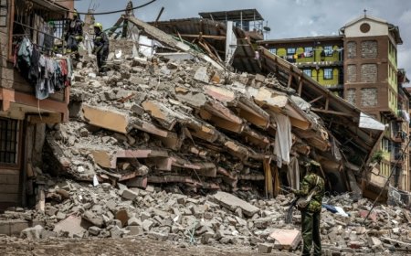 Зөвшөөрөлгүй баригдсан найман давхар барилгыг Кенид нураажээ