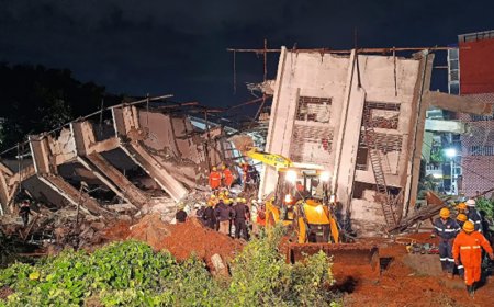 Долоон давхар барилга нурж, таван ажилчин амиа алдаж, гурван хүн дарагджээ