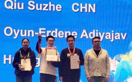 Логик паззлын ДАШТ- д сурагч А. Оюун-Эрдэнэ  мөнгөн медаль хүртлээ