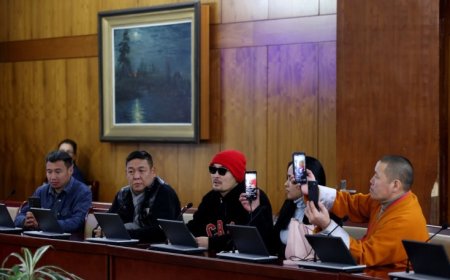 Жагсагчдын шаардлагыг хүлээн авчээ