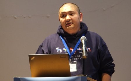 Уралдааны морины унаач роботыг хийж байна