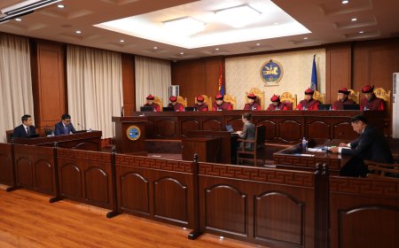 Шүүгчдийг тэтгэвэрт гаргах зохицуулалт нь Үндсэн хууль зөрчсөн эсэхийг хэлэлцэхээр болжээ