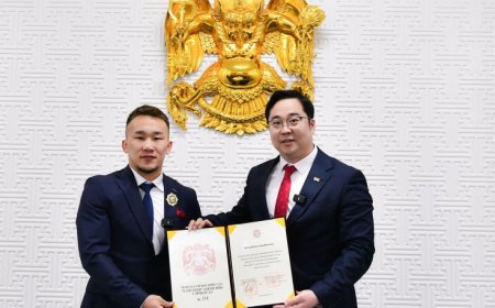 МУГТ Э.Цэндбаатарыг ''Хангарди'' одонгоор, дасгалжуулагч Ж. Вальяг ''Хүндэт тэмдэг''-ээр шагналаа