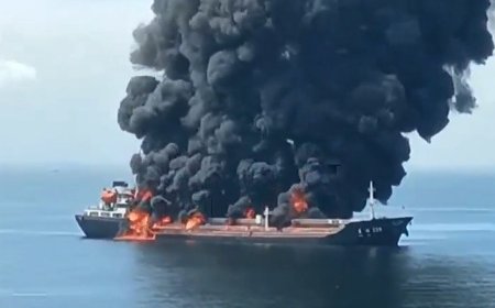 АНУ-ын цэргийн захиалгаар газрын тос тээвэрлэж явсан ачааны хөлөг онгоц, хортой химийн бодис тээвэрлэж явсан усан онгоцтой мөргөлджээ