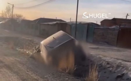 Согтуу жолооч айлын хашаа мөргөж, жалга руу оржээ