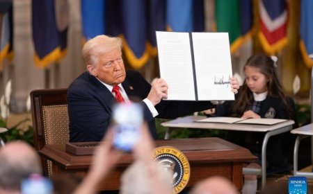 АНУ-ын ерөнхийлөгч Дональд Трамп Боловсролын яамыг татан буулгах захирамжид гарын үсэг зуржээ