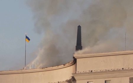 Украины Засгийн газрын байр Оросын довтолгоонд өртжээ