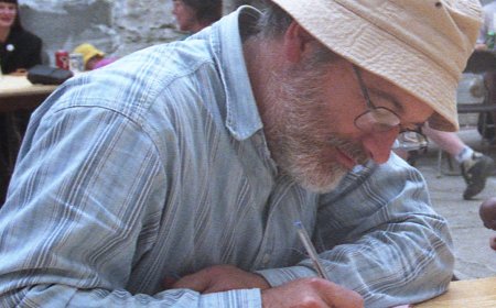 Алдарт хүүхдийн зохиолч Роберт Манш амиа хорлох зөвшөөрөл авчээ