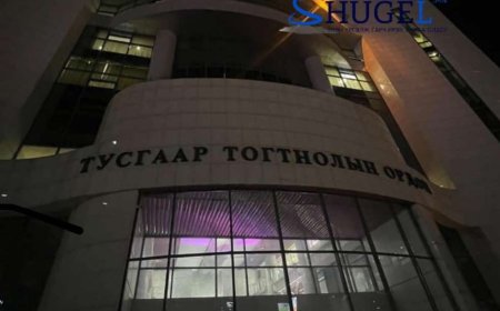 ЯГ ОДОО: 30 гаруй хүн бага хурал дээр үг хэлж байна