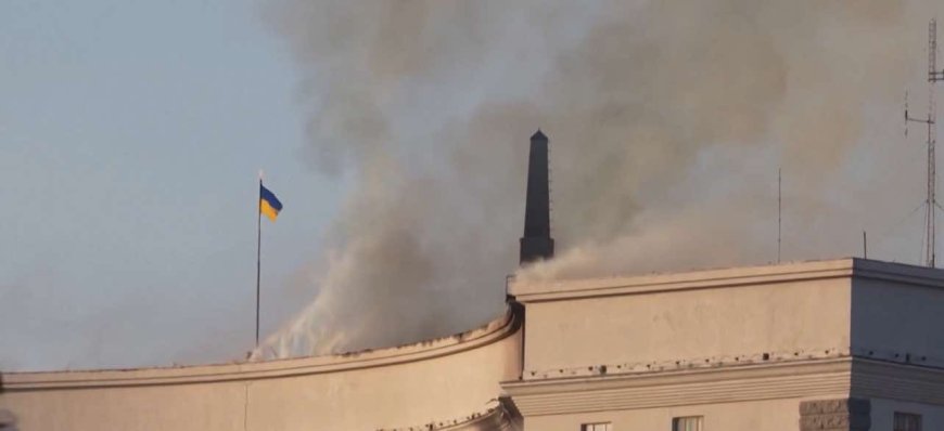 Украины Засгийн газрын байр Оросын довтолгоонд өртжээ