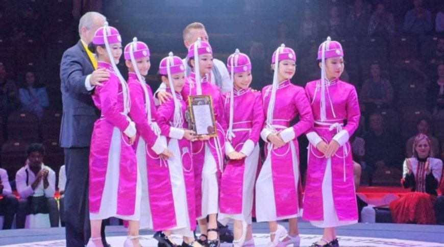 Бяцхан уран нугараачид Ю.Никулины нэрэмжит шагнал хүртжээ