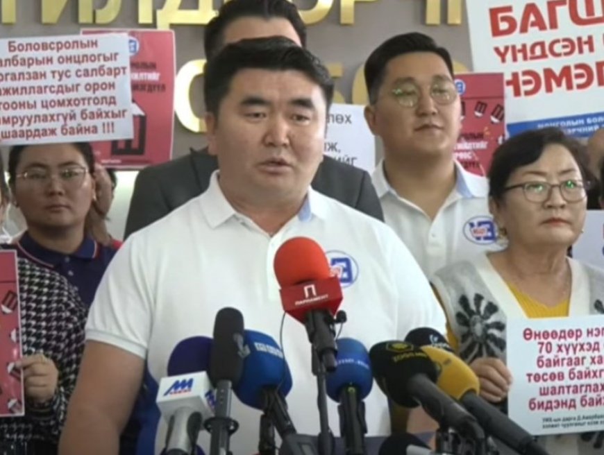 Багш нарын цалинг 3.5 сая төгрөг болгох хөдөлгөөнийг орон даяар эхлүүлж, энэ сарын 24-нөөс жагсаал хийхээ мэдэгдлээ