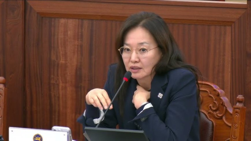 Эрүүл мэндийн сайд Ж.Чинбүрэнг Ёс зүйн дэд хороонд өгчээ