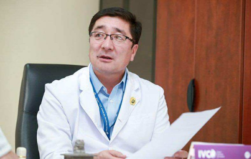 НЭМГ-ын ХУУЧИН  дарга өрөөгөө цоожлоод зугтсан бол ШИНЭ  дарга нь тамгаа аваад зугтжээ