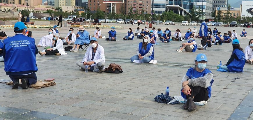 Багш нар ажил хаяхаа мэдэгдсэн бол өнөөдрөөс  эмч нар суулт хийхээр болжээ