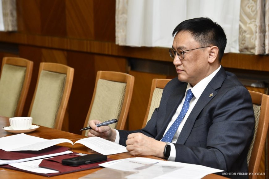 Ж.Чинбүрэн: Эрүүл мэндийн салбарын ажилчдын цалинг 2027 онд 3.5 саяд хүргэнэ